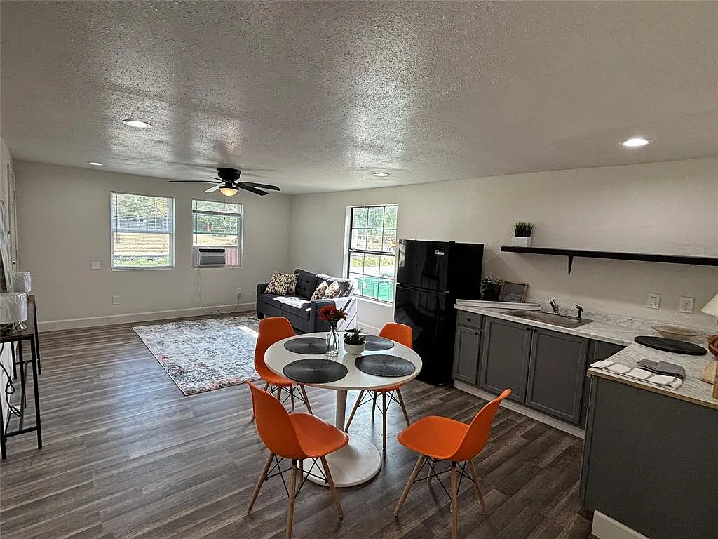 Eastwood Street Apartments 8